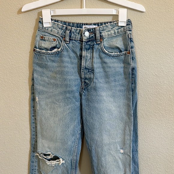 Zara Women’s High Waisted Destructive Jeans - Picture 2 of 13